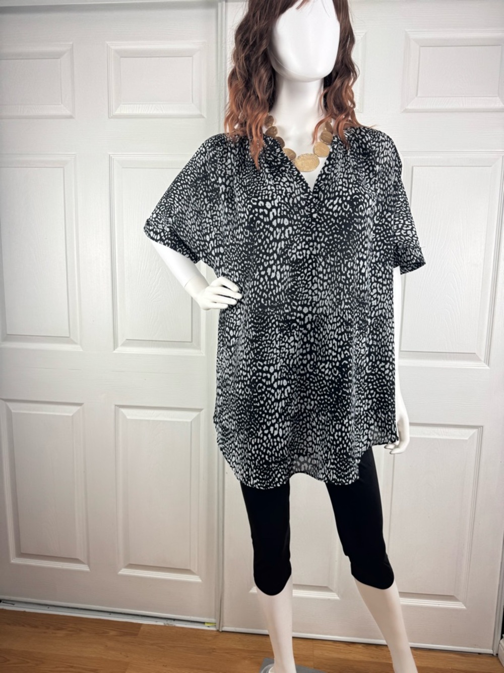 Worthington Black & White Animal-Print V-Neck Tunic Top
